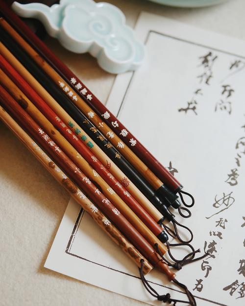 小楷毛笔与毛笔的差别 选对笔，写好字